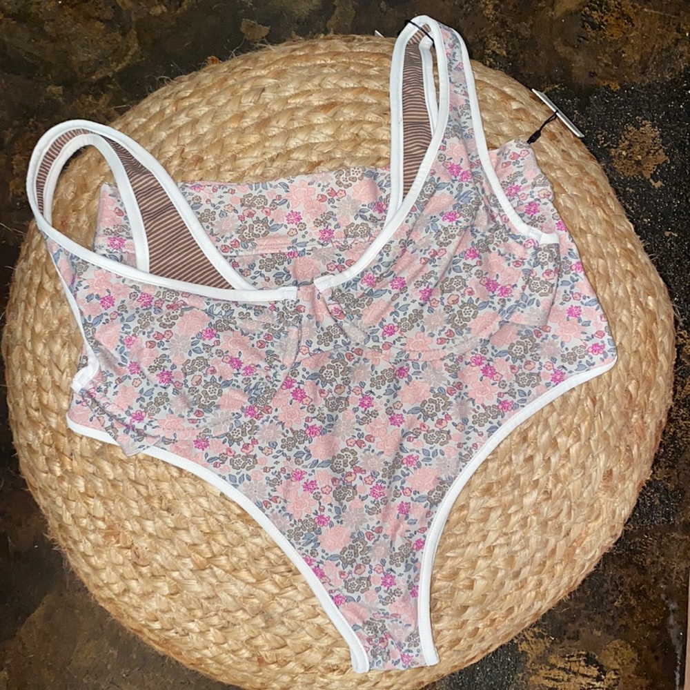 Acacia Swimwear NWT Ruby Top and Olive Bottom in Meadow